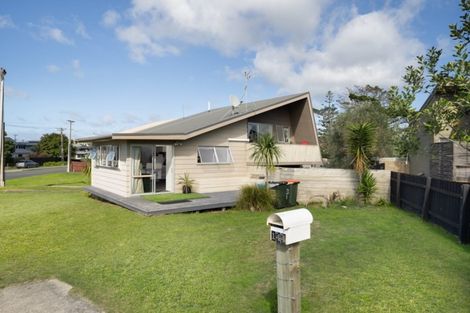 Photo of property in 144 Karewa Parade, Papamoa Beach, Papamoa, 3118