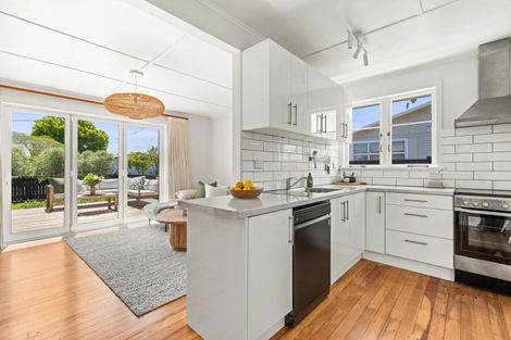 Photo of property in 12 Nimon Street, Havelock North, 4130