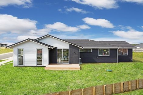 Photo of property in 11 Waikohi Avenue, Glenbrook, Waiuku, 2681