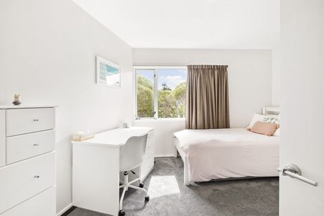 Photo of property in 5 Cavalry Close, Crofton Downs, Wellington, 6035