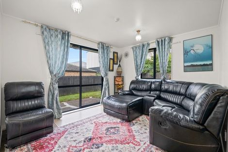 Photo of property in 29 Woodbank Drive, Glen Eden, Auckland, 0602