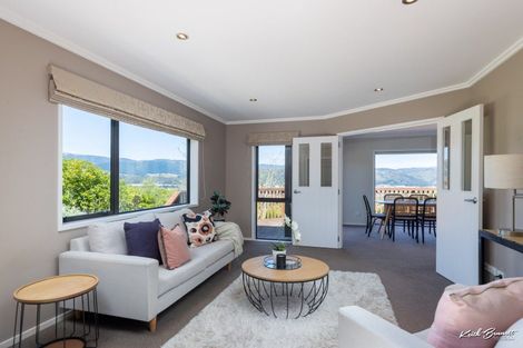 Photo of property in 43 Percy Kinsman Crescent, Riverstone Terraces, Upper Hutt, 5018