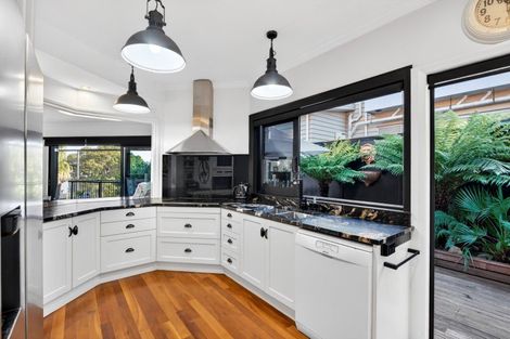 Photo of property in 8 Selwyn Road, Hospital Hill, Napier, 4110