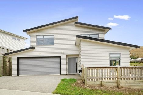 Photo of property in 127 Amesbury Drive, Churton Park, Wellington, 6037