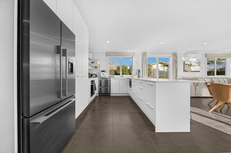 Photo of property in 15 Malbec Place, Huapai, Kumeu, 0810