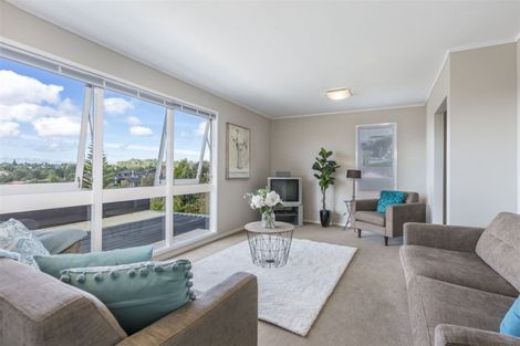 Photo of property in 1/54 Knights Road, Rothesay Bay, Auckland, 0630