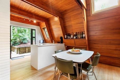 Photo of property in 36 Titirangi Beach Road, Titirangi, Auckland, 0604