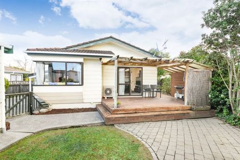 Photo of property in 2 Bevan Place, Cloverlea, Palmerston North, 4412