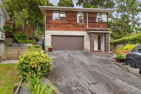 Photo of property in 2a Tiniroa Grove, Silverstream, Upper Hutt, 5019