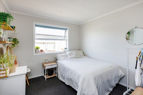 Photo of property in 120 Johnstone Drive, Fitzherbert, Palmerston North, 4410