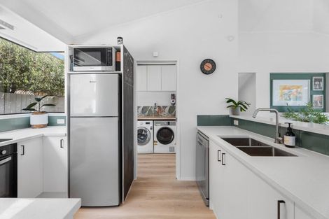 Photo of property in 1/9a Kitewao Street, Northcote, Auckland, 0627