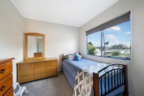 Photo of property in 1 Riesling Place, Henderson, Auckland, 0612