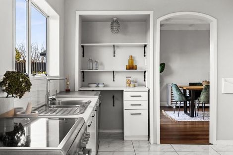 Photo of property in 15 Taradale Road, Marewa, Napier, 4110