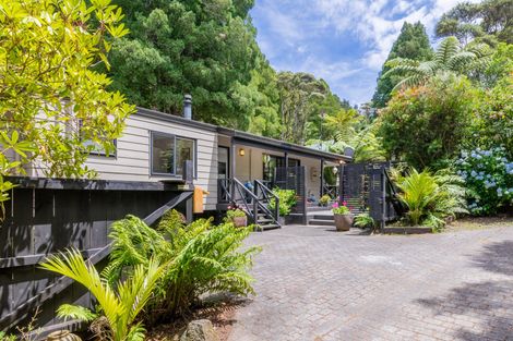 Photo of property in 420 Scenic Drive, Waiatarua, Auckland, 0612