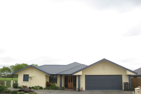Photo of property in 14 Sheraton Place, Redwood, Christchurch, 8051