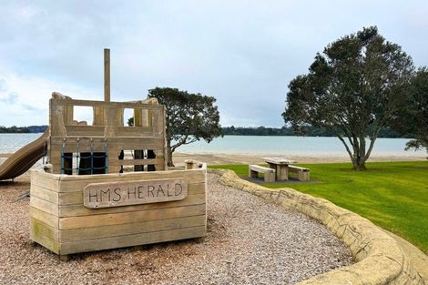 Photo of property in 94 Ferry Parade, Herald Island, Auckland, 0618