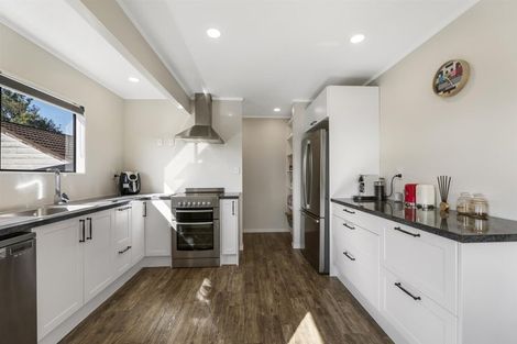 Photo of property in 4 Bishoprick Crescent, Te Puke, 3119