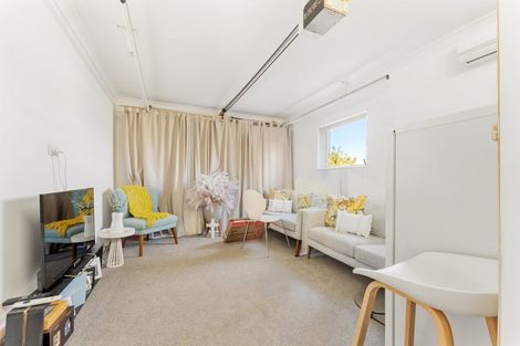 Photo of property in 23d Jelas Road, Red Beach, 0932