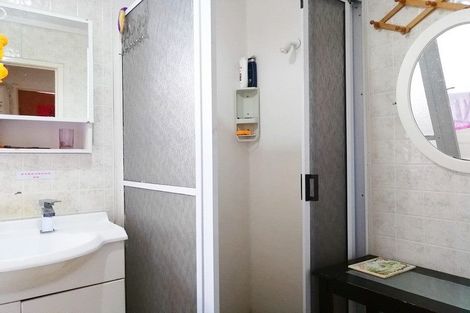 Photo of property in 190 Universal Drive, Henderson, Auckland, 0610