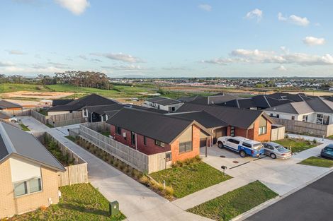 Photo of property in 36 Waruhia Crescent, Rototuna North, 3281