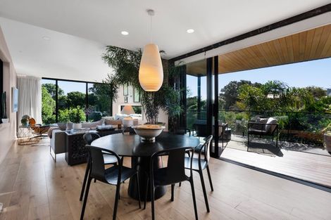 Photo of property in 12a Baring Terrace, Strandon, New Plymouth, 4312