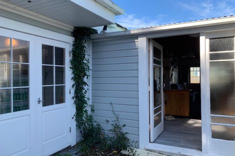 Photo of property in 1 Linwood Way, Island Bay, Wellington, 6023