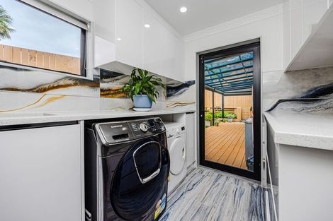 Photo of property in 29a Plumley Crescent, Mangere, Auckland, 2022