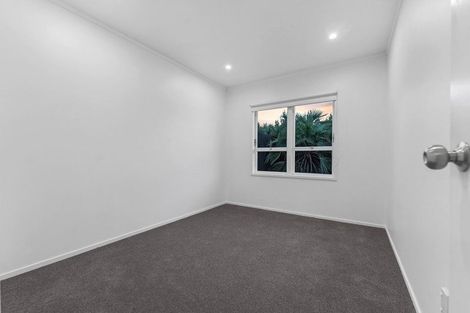 Photo of property in 2/44 Waimumu Road, Massey, Auckland, 0614