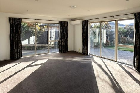 Photo of property in 21 Dunsford Close, Halswell, Christchurch, 8025