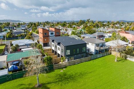 Photo of property in 5/644 Te Atatu Road, Te Atatu Peninsula, Auckland, 0610