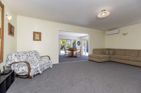 Photo of property in 11 Hookway Grove, Paraparaumu, 5032