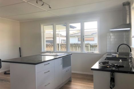 Photo of property in 37 Harrington Road, Henderson, Auckland, 0610