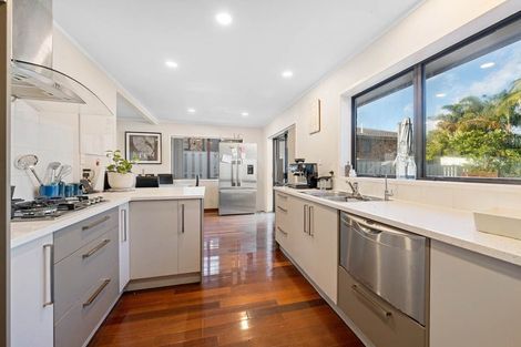 Photo of property in 7 Mark Edward Drive, Half Moon Bay, Auckland, 2012