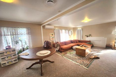 Photo of property in 27 Glenfern Road, Mellons Bay, Auckland, 2014