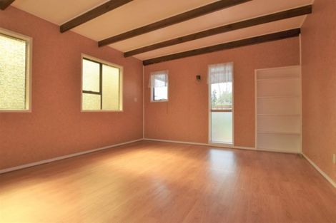 Photo of property in 38 Larissa Avenue, Henderson, Auckland, 0610