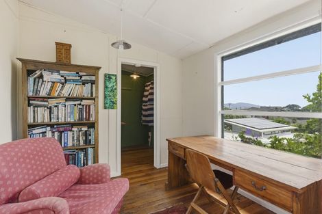 Photo of property in 5a Paneta Street, Paekakariki, 5034