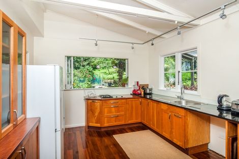 Photo of property in 165 Laingholm Drive, Laingholm, Auckland, 0604