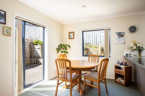 Photo of property in 9a Simons Street, Moturoa, New Plymouth, 4310