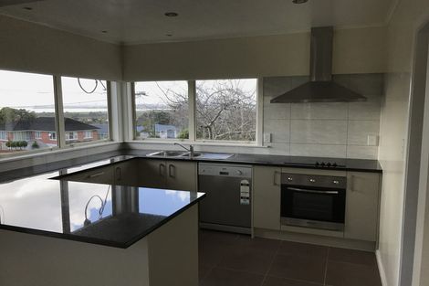 Photo of property in 7 Lyndhurst Road, Te Atatu South, Auckland, 0610