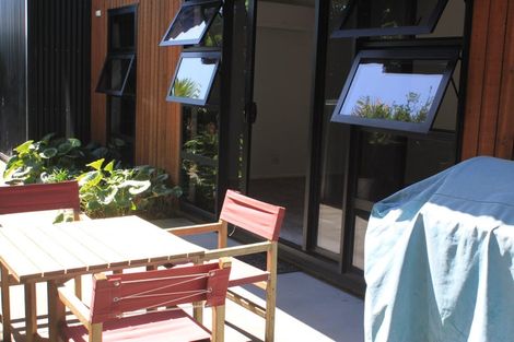 Photo of property in 14 Hamblyn Street, Strandon, New Plymouth, 4312