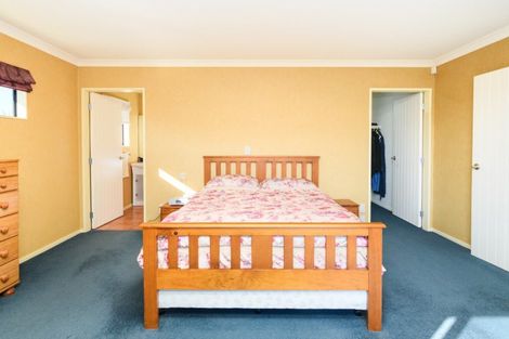 Photo of property in 16 Presidential Drive, Milson, Palmerston North, 4414