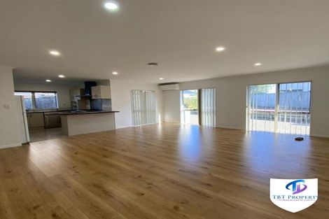 Photo of property in 11 Andover Way, Goodwood Heights, Auckland, 2105