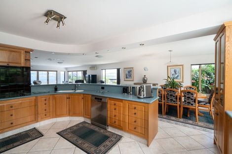 Photo of property in 166 Lake Terrace, Hilltop, Taupo, 3330