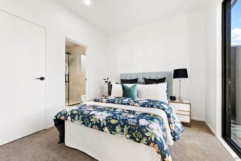 Photo of property in 18 Hava Place, Green Bay, Auckland, 0604