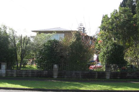 Photo of property in 37 Yeovil Road, Te Atatu Peninsula, Auckland, 0610