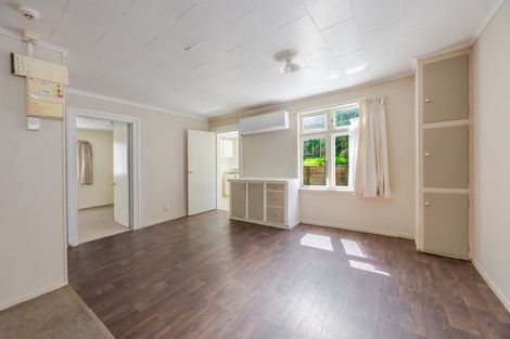 Photo of property in 27 Milton Road, Bluff Hill, Napier, 4110