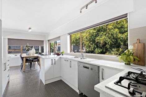 Photo of property in 71 Prince Regent Drive, Half Moon Bay, Auckland, 2012