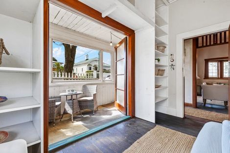 Photo of property in 6 Domain Street, Devonport, Auckland, 0624