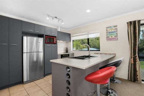 Photo of property in 11 Adair Place, Weymouth, Auckland, 2103