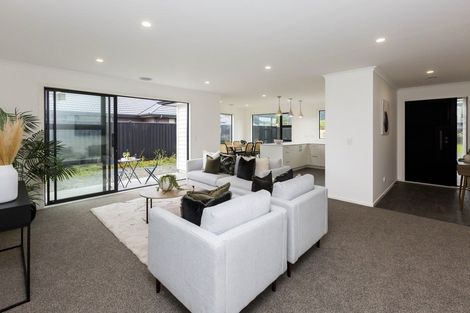Photo of property in 8 Passchendaele Grove, Trentham, Upper Hutt, 5018